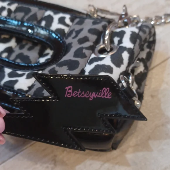 Unique Betsey Johnson Betseyville Quilted Foldover Clutch/Shoulder Bag - Picture 2 of 11